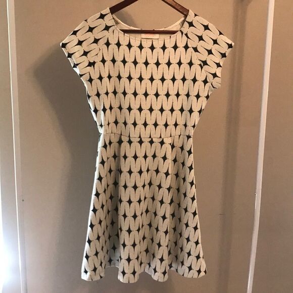 Renee C Geometric Print Skater Dress - Size Medium - Picture 2 of 7